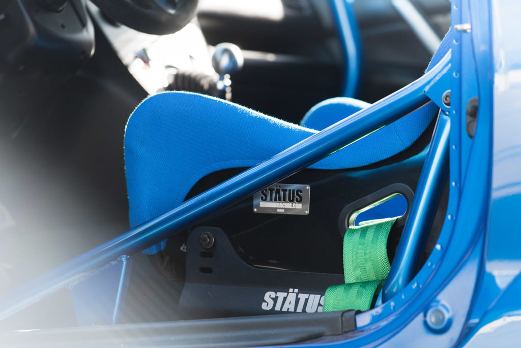 EP3 blue Honda Civic interior Status seats brackets harness roll bar Super Street magazine